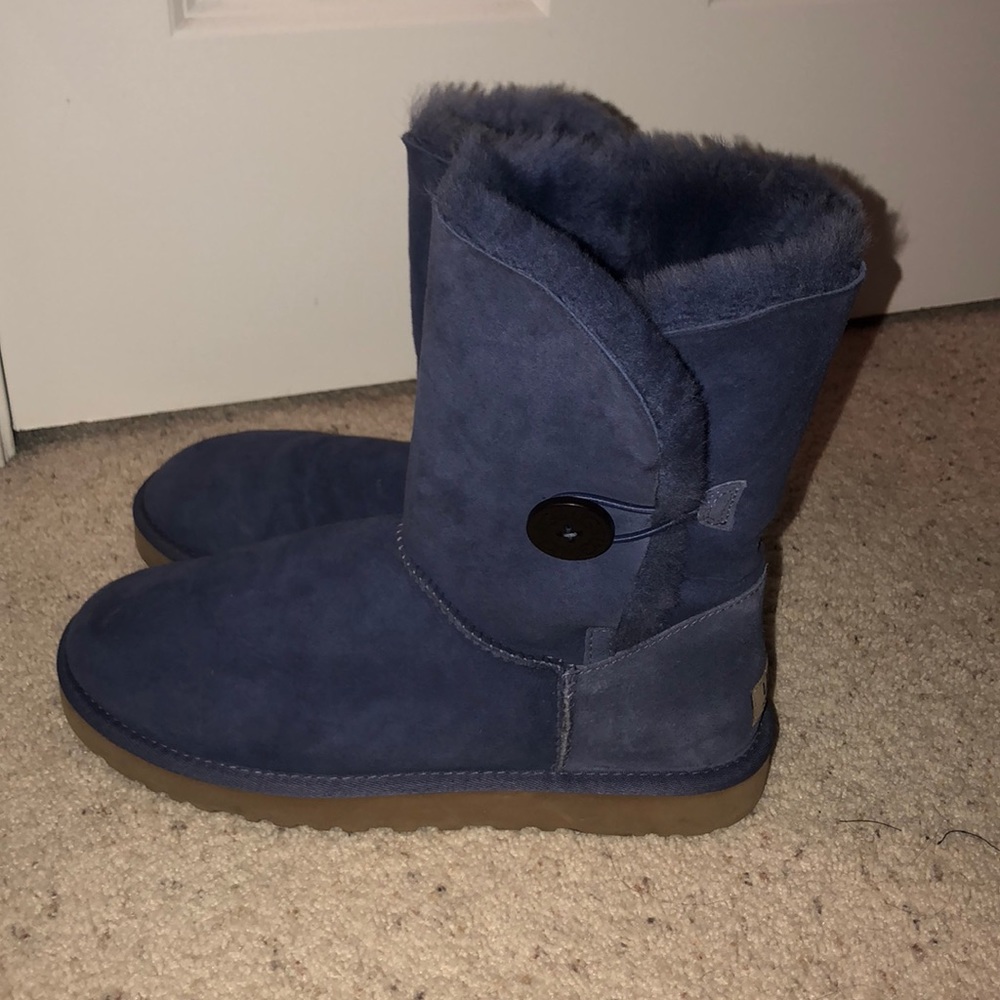 Blue button Ugg’s - Picture 2 of 5